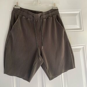 Shein men’s pleat shorts